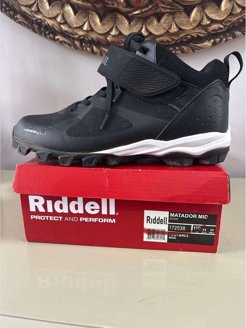 Riddell Matador Mid Black Football Cleats Men's Size 11 Shoes